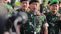 Panglima TNI Jenderal Moeldoko merombak posisi Danjen Kopassus, Pangkostrad dan Pangdam Jaya (Liputan6.com/Faizal Fanani)