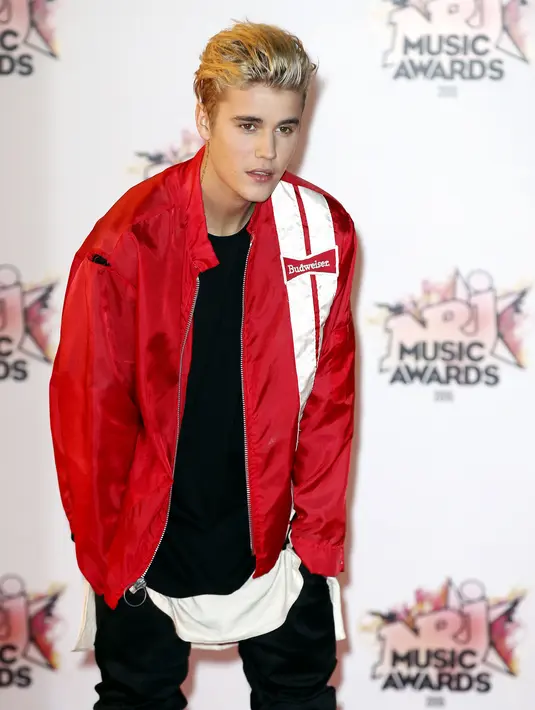Justin Bieber mungkin menjadi salah satu selebriti paling dibenci sekarang. Namun  siapa sangka beberapa tahun lalu ia pernah tinggal di rumah yang penuh tikus serta kulkas kosong dan harus tidur di sofa. (Bintang/EPA)