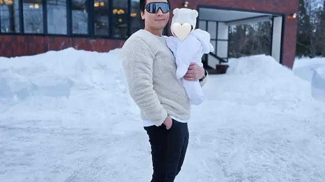 Potret Seru Syahrini Ajak Princess R Pertama Kali Main Salju (credit: instagram/princessyahrini)