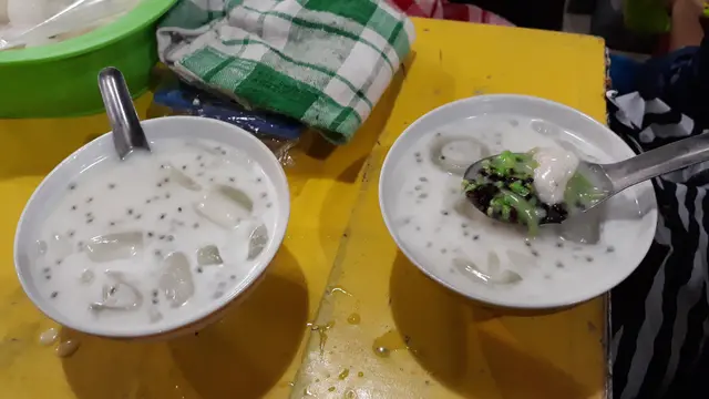 Jokowi Mantu, Dawet Legendaris Bu Dermi Laris Manis