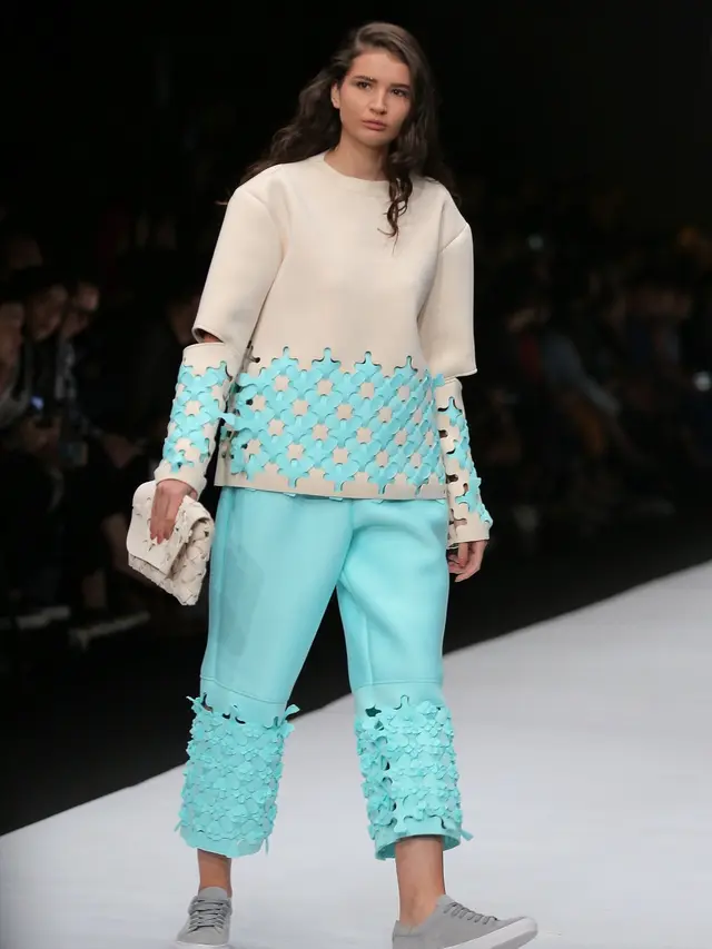 4 Ksatria Dewi Fashion Knights tutup Jakarta Fashion Week 2019 dengan memukau