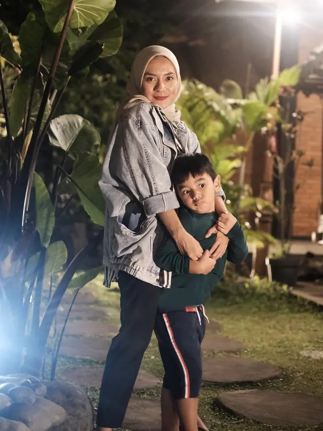 Potret Penyanyi Cilik Enno Lerian yang Kini Berusia 37, credit: @ennolerian_