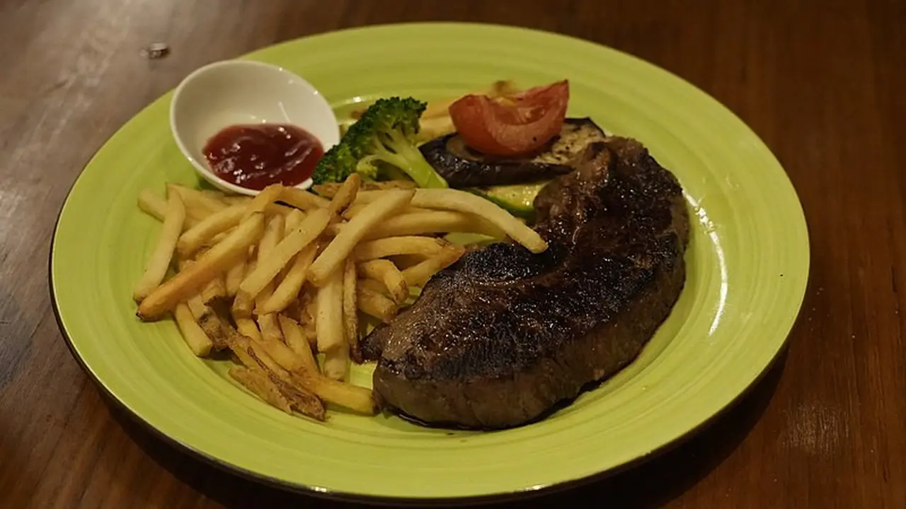 Sepiring steak daging