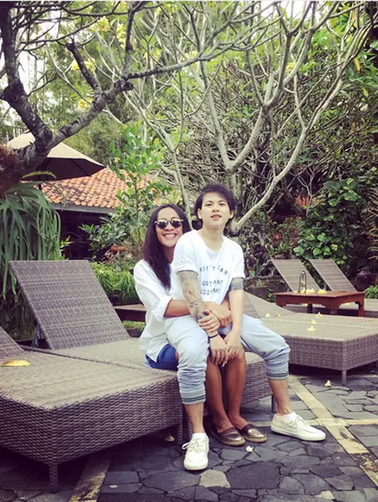 Seperti yang terlihat pada akun psychodiva2016, yang meminta pendapat netizen. Aming minta pendapat pada pengikutnya mengenai tawaran pekerjaan yang datang dari stasiun televisi. (Instagram/psychodiva2016)