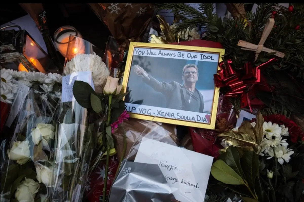 Suasana duka di kediaman George Michael. (Foto: TMZ)