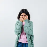 Rasa malu muncul ketika seseorang merasa ada yang salah dengan dirinya, merasa kurang, tidak berharga, atau tidak pantas. [Dok/freepik.com]