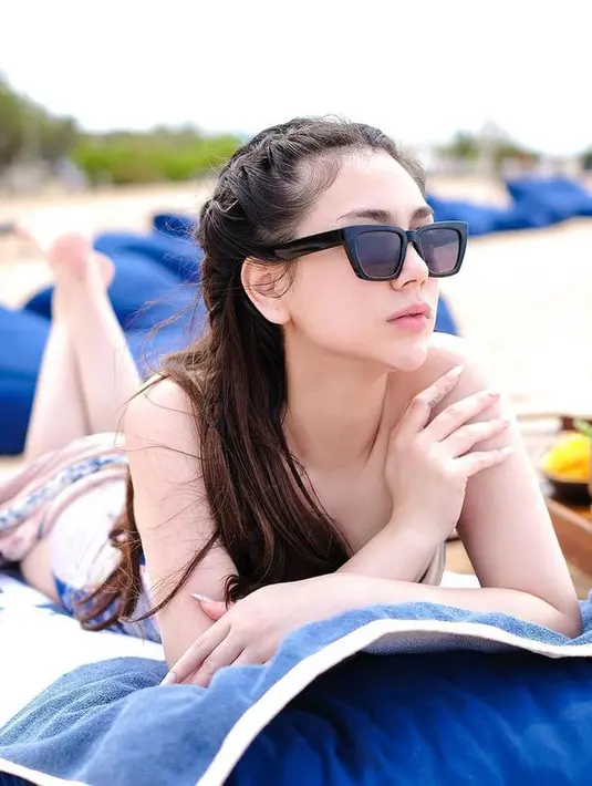 <p>Faktanya Celine mengaku jika hal tersebut terjadi latnaran diminta oleh Regi. [Foto: instagram.com/celine_evangelista]</p>