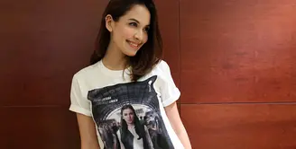 Bintang sinetron Estelle Linden rela dibuka mata batinnya untuk film terbarunya. Estelle bermain dalam film horor berjudul Mereka yang Tak Terlihat. Dalam film ini, ia juga harus berhadapan dengan pemeran senior Sophia Latjuba. (Nurwahyunan/Bintang.com)