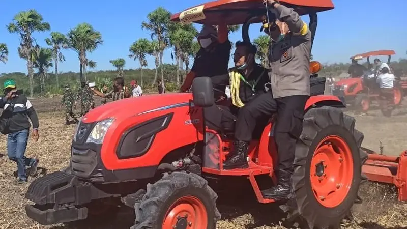 Menteri Pertanian Syahrul Yasin Limpo mengunjungi Kabupaten Kupang Nusa Tenggara Timur (NTT) untuk meninjau pertanaman jagung. (Dok Kementan)