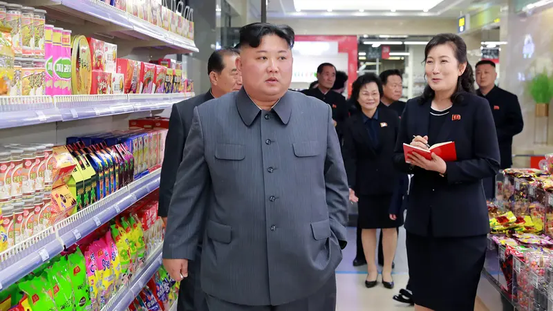 Kim Jong-un Saat Kunjungi Pusat Perbelanjaan di Taesong