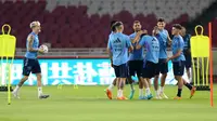 Pemain Timnas Argentina melakukan latihan resmi menjelang laga FIFA Matchday melawan Timnas Indonesia di Stadion Utama Gelora Bung Karno (SUGBK), Jakarta, Minggu (18/06/2023). (Bola.com/Bagaskara Lazuardi)