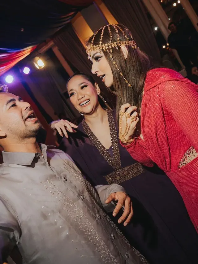 Nia Ramadhani dalam acara Arabian Night (Instagram/ramadhaniabakrie)