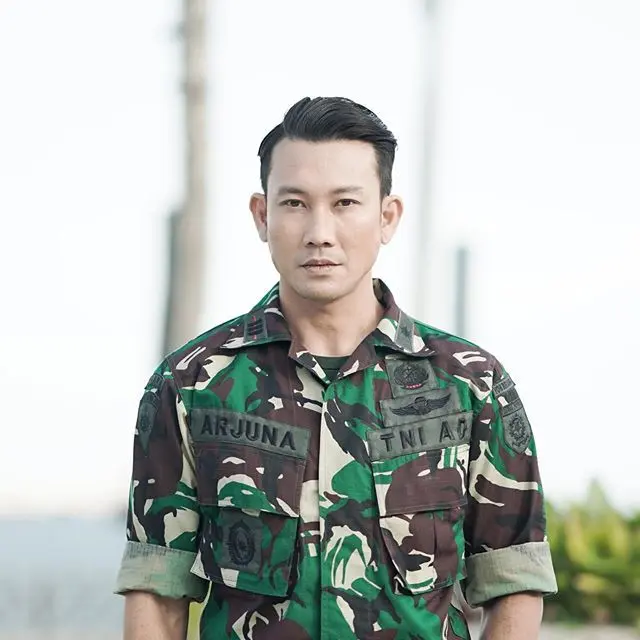 Tampak Lebih Muda Ini 6 Potret Denny Sumargo Usai Cukur Kumis dan Jenggot