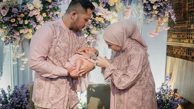 7 Momen Aqiqah Anak Kedua Kesha Ratuliu dan Adhi Permana, Penuh Bahagia