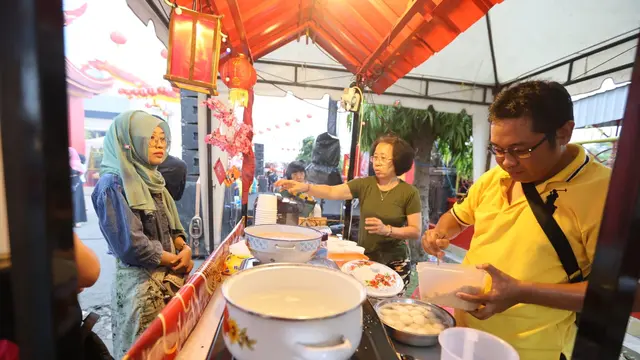 Kuliner nasi hainan juga banyak diburu pengujung di Festival Pecinan 2024 (Istimewa)