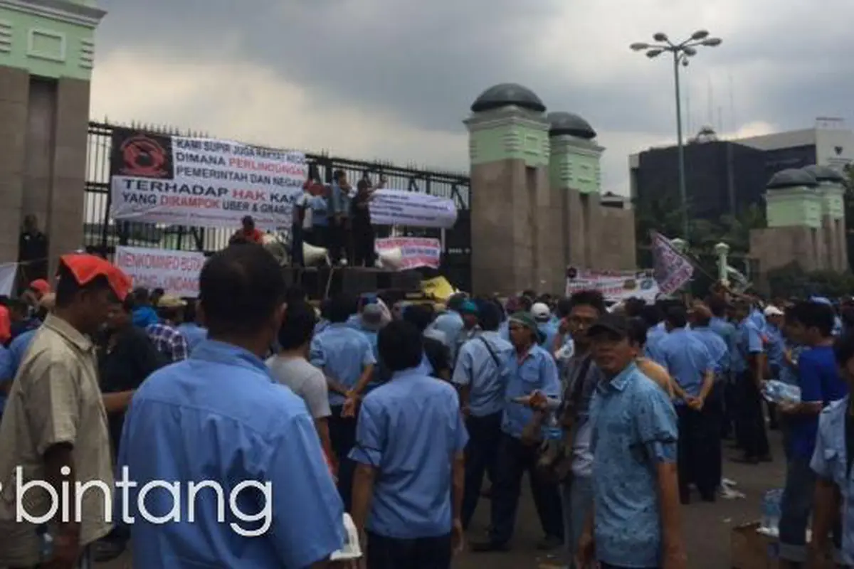 Nyindir Demo Taksi, Netizen Heboh Bagikan Komik Ini di Medsos