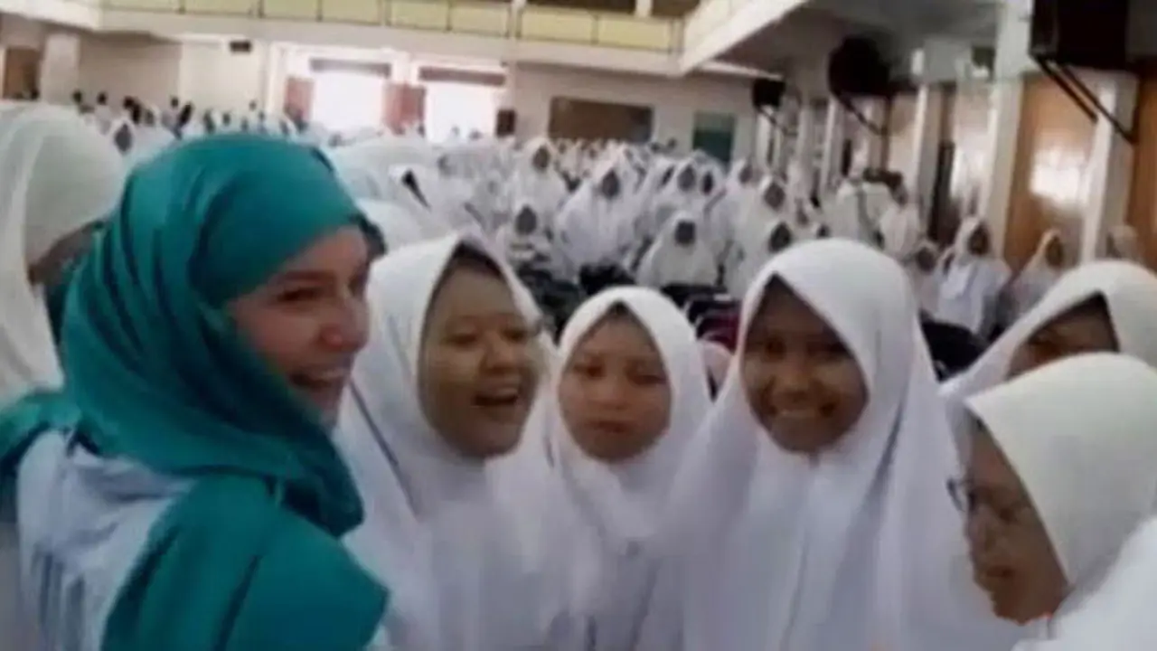 Kilas Indonesia: Mahasiswa Australia Belajar di Pesantren 