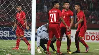 Vietnam U-16 menelan kekalahan 2-4 dari Timnas Indonesia U-16 dalam laga lanjutan Grup A Piala AFF U-16 2018 di Stadion Gelora Delta, Sidoarjo, Kamis (2/8/2018). (Bola.com/Aditya Wany)