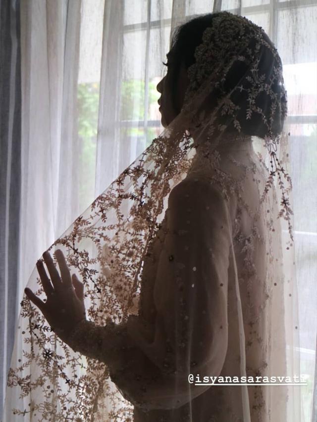 7 Gaya Isyana Sarasvati dalam Pengajian Pernikahan, Tampil Anggun dan Cantik