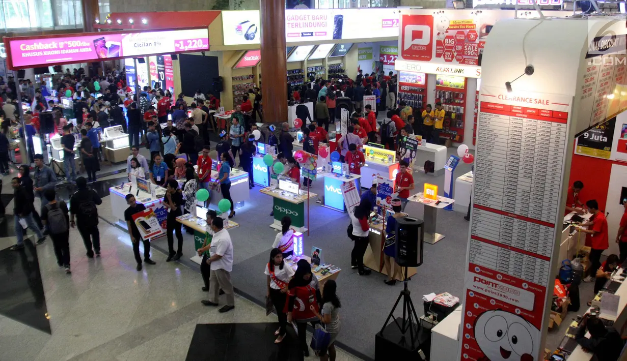 Suasana BRI Indocomtech 2017 di Jakarta, Kamis (2/11). Ajang pameran teknologi dan informasi Indonesia, BRI Indocomtech 2017 terselenggara mulai tanggal 1-5 November 2017 di Assembly Hall Jakarta Convention Center (JCC). (Liputan6.com/Johan Tallo)