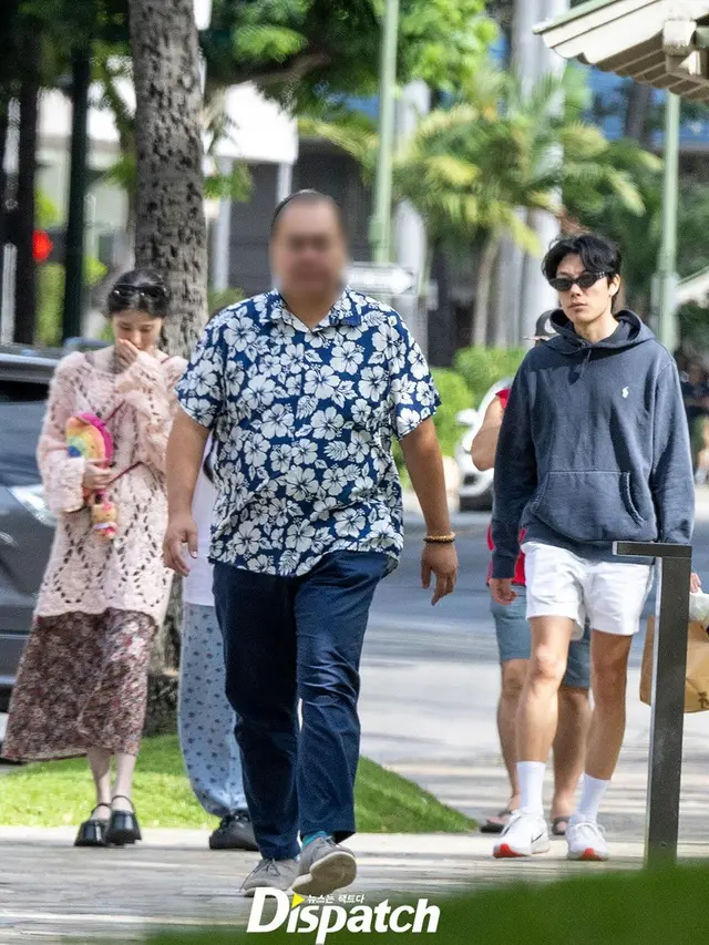 Dispatch menangkap kegiatan Han So Hee dan Ryu Jun Yeol di Hawaii. [Foto: Instagram/koreadispatch]