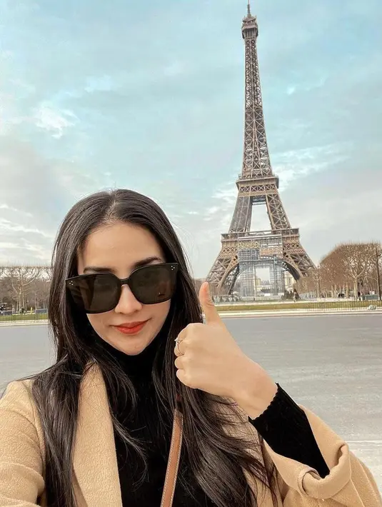 Begini potret penampilan Anya Geraldine di Paris yang mencuri perhatian. (Instagram/anyageraldine).