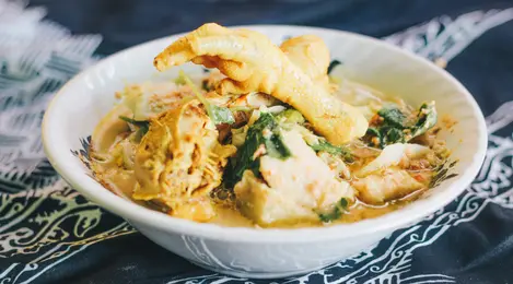 Rujak soto khas Banyuwangi, kombinasi sempurna rasa gurih, pedas, dan segar dalam satu hidangan