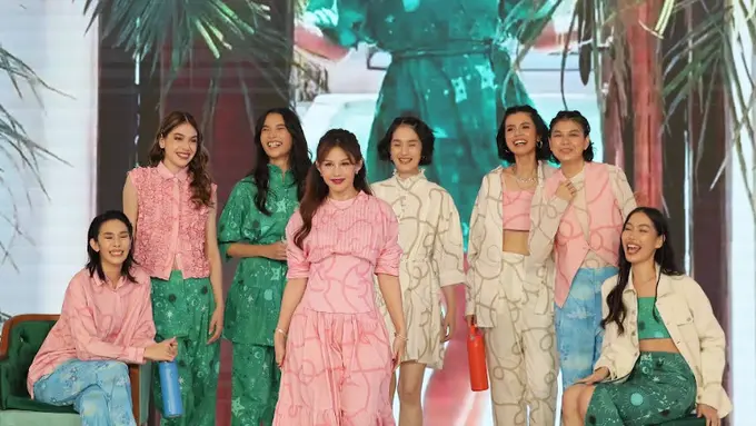 Vanesha Prescilla saat Runway di Fashion Show. [Havaianas]