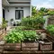 6 Desain Kebun Sayur dari Peti Buah Bekas yang Bikin Halaman Rumah Makin Produktif