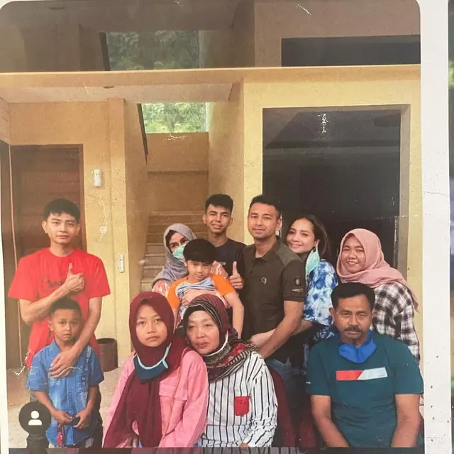 Sang Ayah Meninggal Dunia, Ini 6 Potret Kenangan Dimas Ahmad dan Mendiang