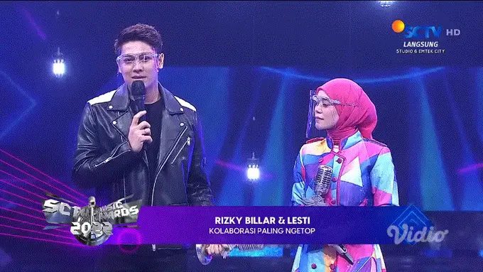 Rizky Billar dan lesty Kejora di SCTV Music Awards 2022