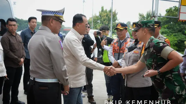 Menteri Perhubungan Budi Karya Sumadi melihat kesiapan arus balik Lebaran 2024 (Foto: Kementerian Perhubungan)