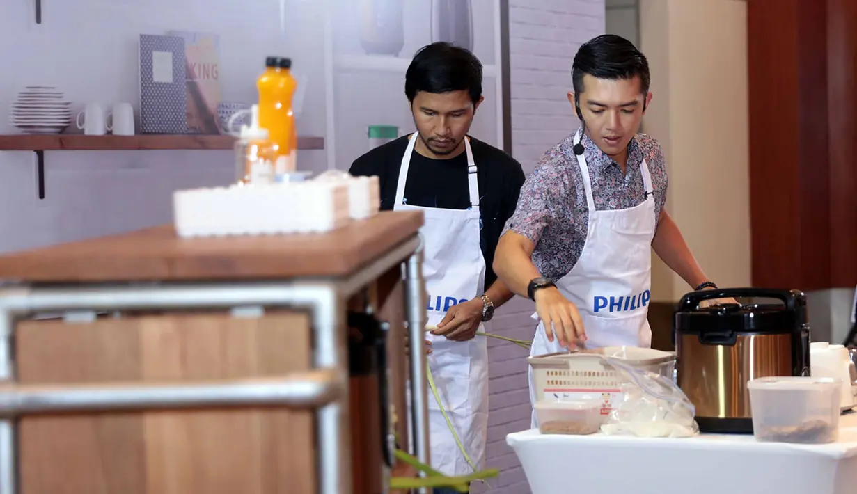 Selain jago dalam akting, pemeran Nicky Tirta juga piawai dalam memasak. Bahkan, ia beberapa kali memasak dengan menu spesial buat istri dan anaknya. (Deki Prayoga/Bintang.com)