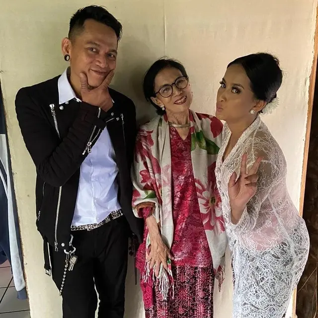 Meninggal di Usia 67 Tahun, Ini 6 Potret Ken Zuraida Istri Mendiang WS Rendra
