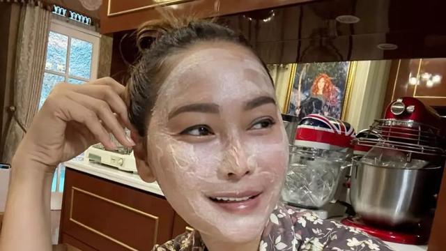 Rahasia Wajah Tirus dan Awet Muda Ala Inul Daratista. (instagram/inul.d)