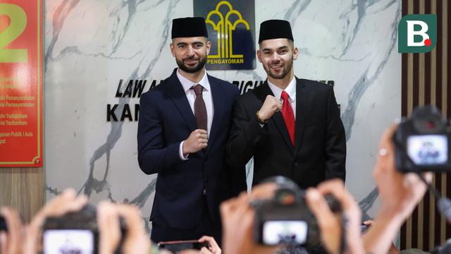 Pengambilan Sumpah Janji Setia Pewarganegaraan Jordi Amat dan Sandy Walsh