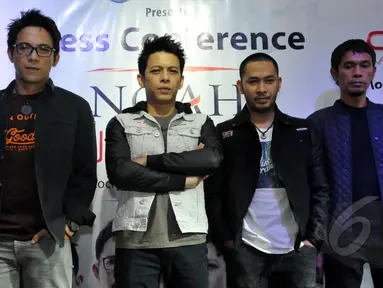 Grup band NOAH berfoto bersama usai menggelar jumpa pers di Hard Rock Cafe, Jakarta, Senin (16/3/2015). NOAH segera bertolak ke Amerika Serikat untuk menggelar tur konser bertajuk ‘US Tour 2015’ mulai 24 Maret 2015 mendatang. (Liputan6.com/Panji Diksana)