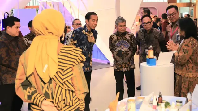 Jokowi.
