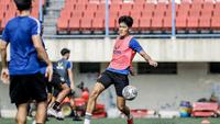 Pemain anyar PSIS Semarang, Meru Kimura dalam sebuah sesi latihan di Stadion Citarum. (Dok. PSIS Semarang)