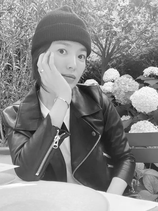 Pesona Dualisme Song Hye Kyo di Paris, credit: @kyo1122