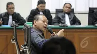 Ekspresi Sutan Bhatoegana menjalani sidang kasus korupsi di Kementerian ESDM, Pengadilan Tipikor, Jakarta, Senin (27/4/2015).  Sidang sempat memanas lantaran teriakan Sutan dan Hakim Artha saat persidangan. (Liputan6.com/Helmi Afandi)