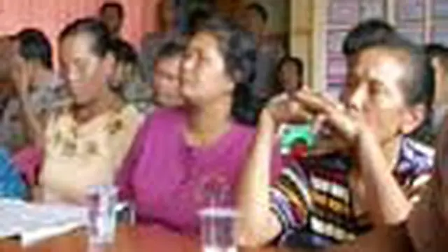 Pascabentrok akibat isu santet, ratusan warga Sipoholon mendatangi Mapolres Tapanuli Utara, Sumut, minta penangguhan penahanan 14 warga yang ditetapkan sebagai tersangka. 