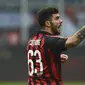 Patrick Cutrone mencatatkan namanya di papan skor usai mencetak gol pada menit ke-55 ke gawang Parma dalam laga lanjutan giornata ke-14 Serie A yang berlangsung di stadion San Siro, Milan, Minggu (2/12). AC Milan menang 2-1. (AFP/Miguel Medina)