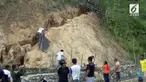 Lahan perkebunan milik warga di Bolaang Mongondow kini ramai dikunjungi orang dari berbagai daerah. Di lahan tersebut terletak bukit yang menggegerkan warga karena diduga mengandung emas.