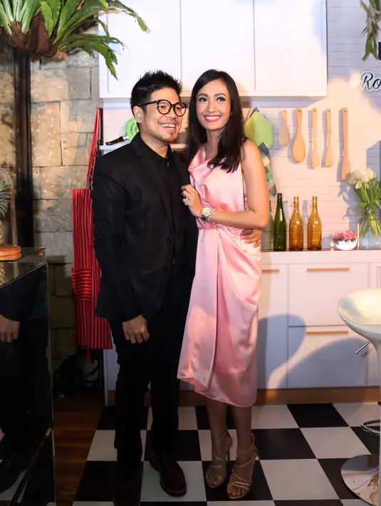 Delapan tahun berlalu, pasangan ini menceritakan kejadian tak terlupakan saat melamar wanita yang sekarang menjadi istrinya. (Nurwahyunan/Bintang.com)