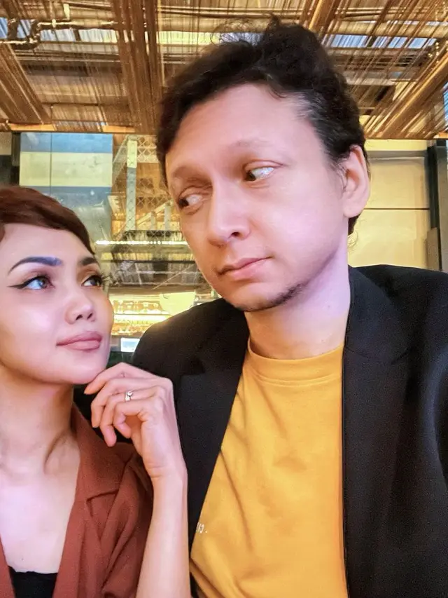 Potret kebersamaan Rina Nose dan suami