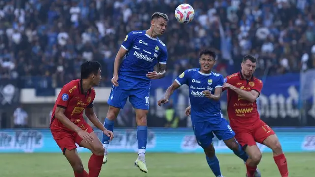 Persib Bandung melawan Persija Jakarta.