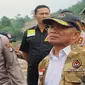 Menko PMK Muhadjir Effendy dan Kepala BNPB Doni Monardo menyambangi pengungsi banjir Jabodetabek di Kabupaten Lebak, Banten dan Pasir Madang, Bogor pada Kamis (4/1/2020). (Dok Kementerian Koordinator Bidang Pembangunan Manusia dan Kebudayaan/Kemenko PMK)