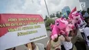 Puluhan massa yang tergabung dalam Komunitas Blogger Milenial (KBM) menggelar aksi #SaveUnicorn di Jakarta, Selasa (19/2). Massa mengaku kecewa terhadap pernyataan salah satu capres terkait unicorn saat debat kedua. (Liputan6.com/Faizal Fanani)