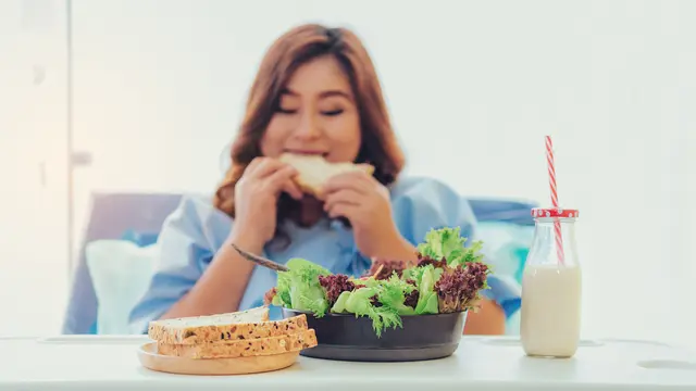 Ilustrasi makan setelah operasi